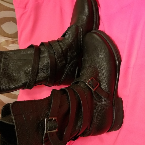 Steve Madden Shoes - Steve madden leather boots 7.5 black